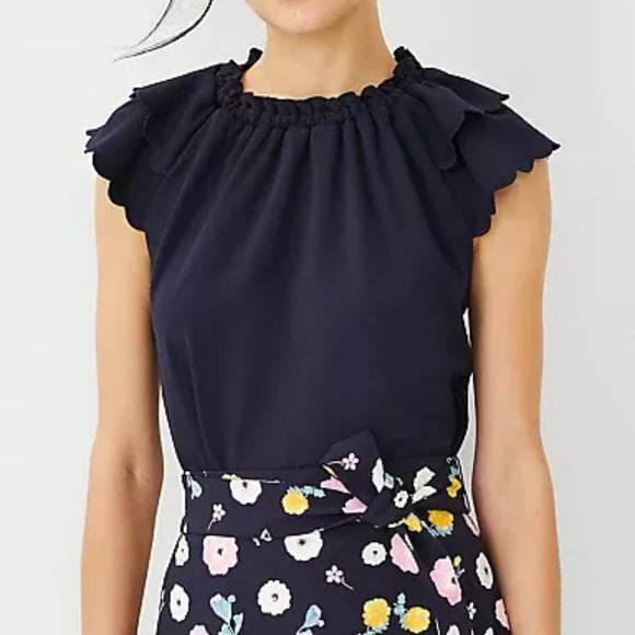 Ann Taylor scalloped crepe Shell - Picture 1 of 4